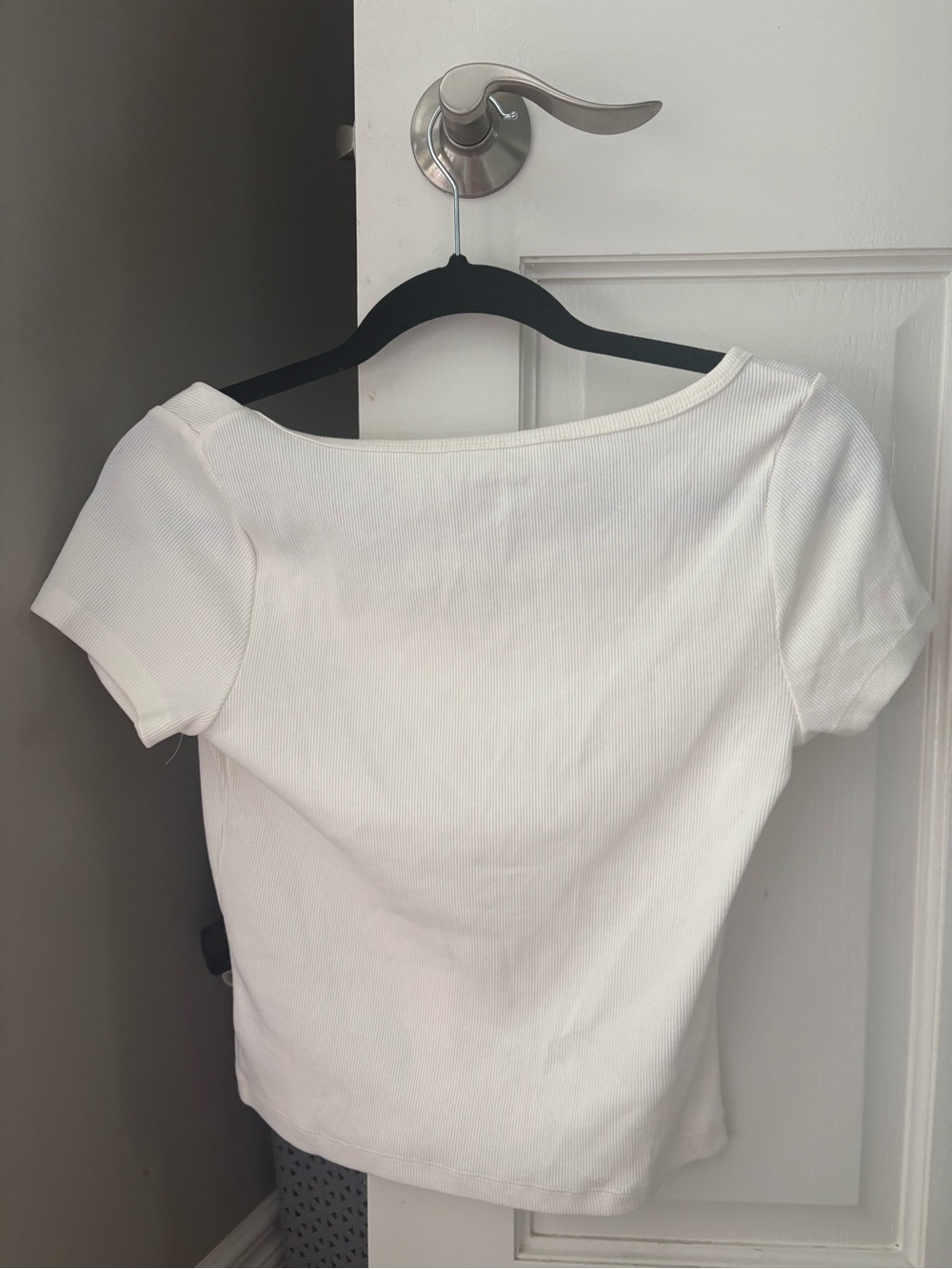 Old Navy White Ribbed Scoop-Neck Button Crop Top - Picture 4 of 4